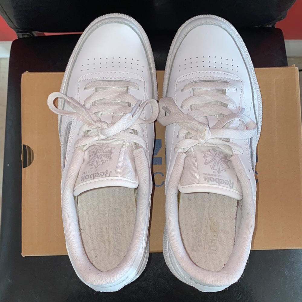 Reebok Classic - Picture 2 of 9